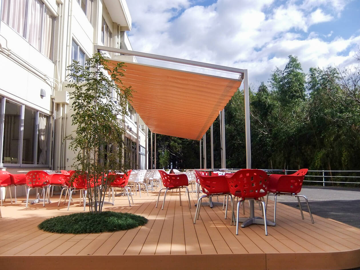 高田短期大学 食堂前テラス 日除け『ソラカゼ』